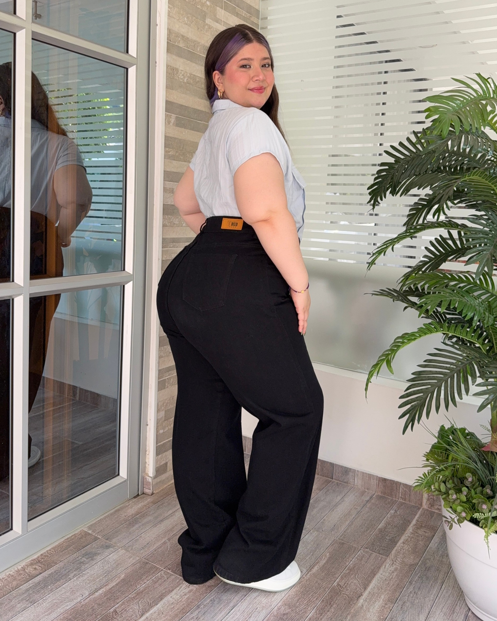 MOM FLARE NEGRO 0423