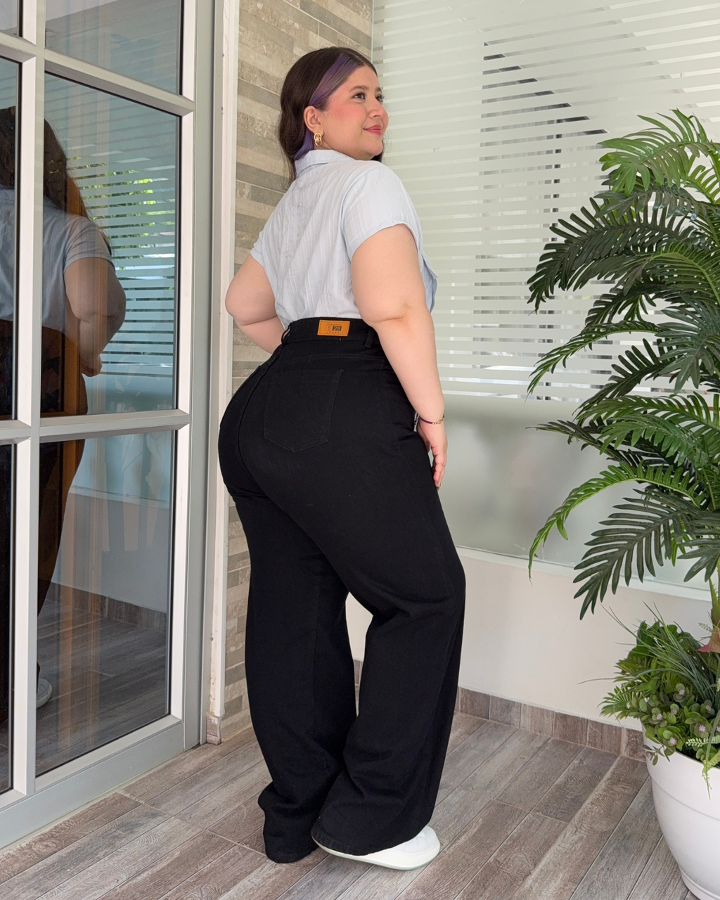 MOM FLARE NEGRO 0423